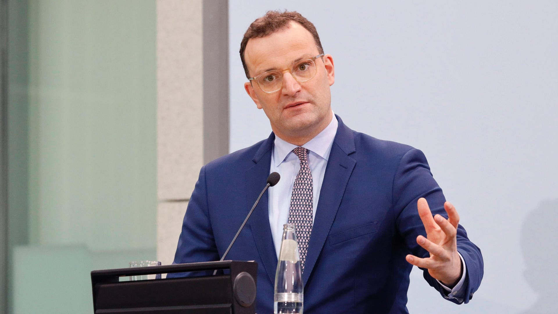 Jens Spahn bei einer Pressekonferenz am 18.12.: Nun will er sich zum Impfstart äußern.