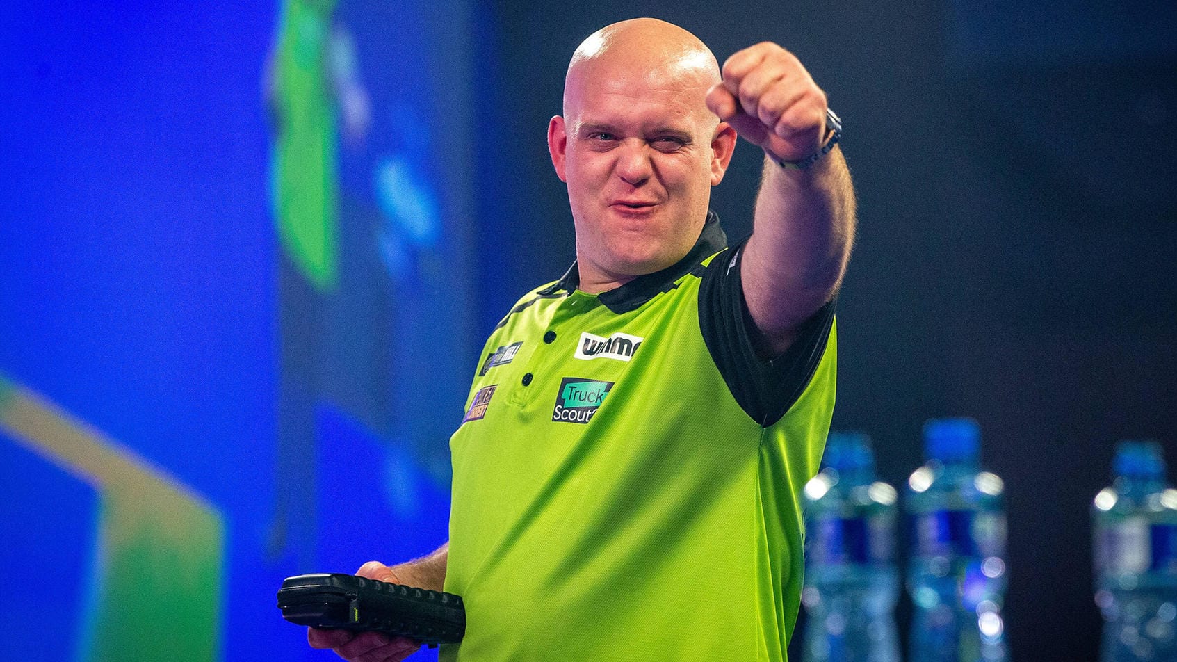 Michael van Gerwen: Nach einem hitzigen Spiel mit deutlichem Rückstand erreichte der Niederländer doch noch das Viertelfinale.