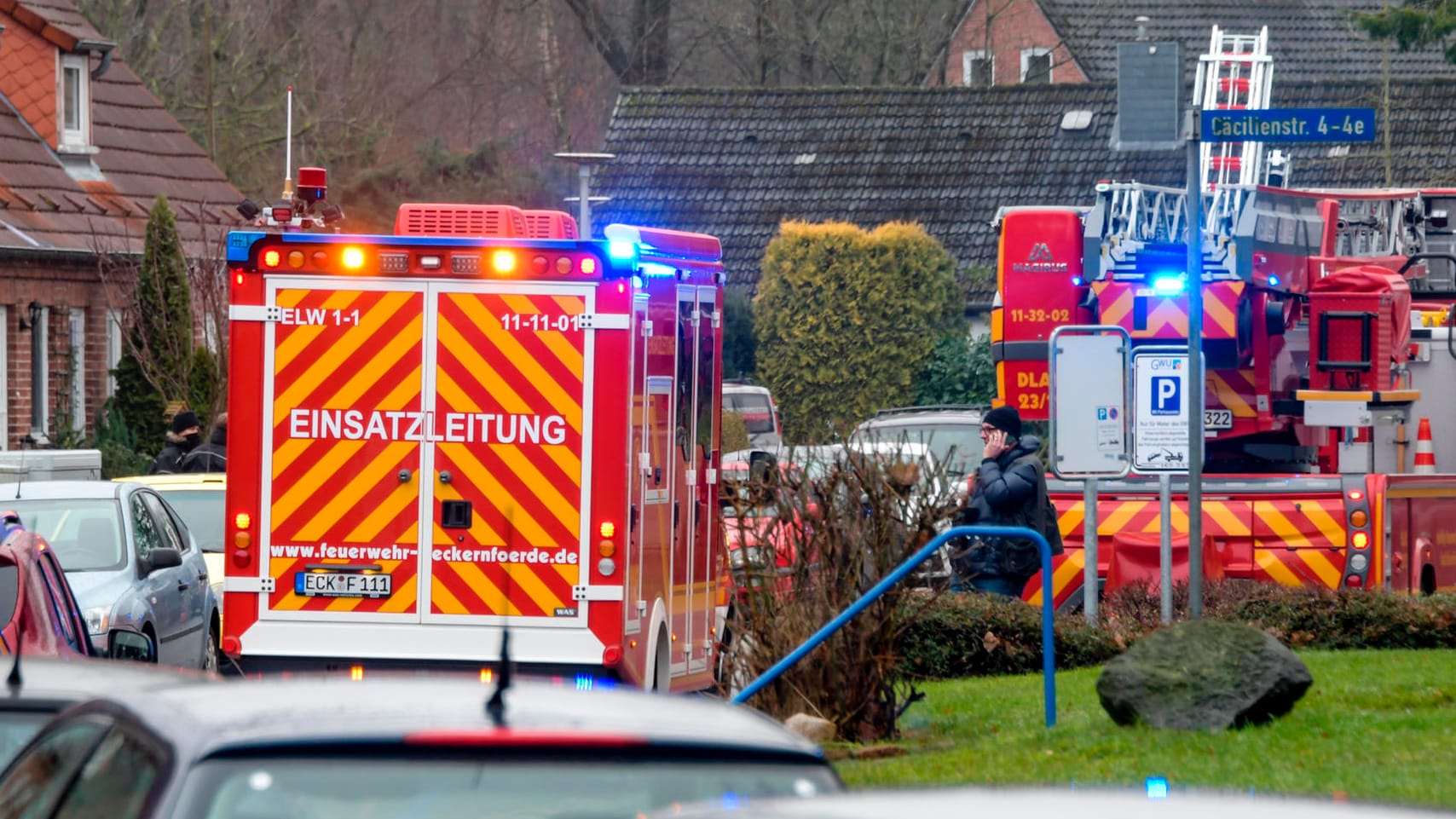 Einsatz in Eckernförde: Ein junger Mann hat sich schwer bei einer Böllerherstellung verletzt. Einsatz in Eckernförde: Ein junger Mann hat sich schwer bei einer Böllerherstellung verletzt.
