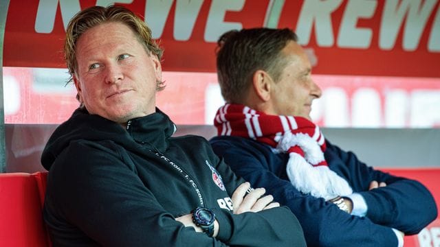 Freuen sich auf das Jahresende: Köln-Coach Markus Gisdol (l) und Sportdirektor Horst Heldt. Freuen sich auf das Jahresende: Köln-Coach Markus Gisdol (l) und Sportdirektor Horst Heldt.