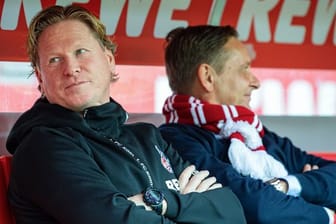 Freuen sich auf das Jahresende: Köln-Coach Markus Gisdol (l) und Sportdirektor Horst Heldt.