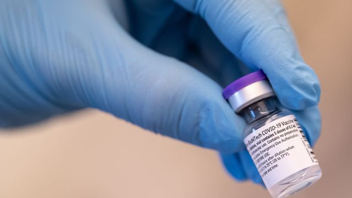 Trotz bekannter Zwischenfälle ist der Corona-Impfstoff von Biontech und Pfizer für Allergiker geeignet.