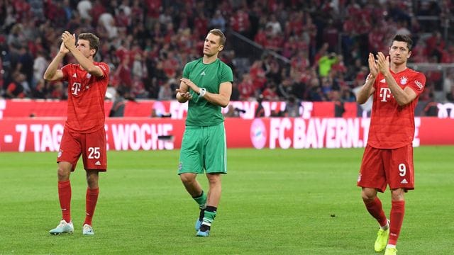 Zum Jahresanfang geht es für Thomas Müller (l-r), Manuel Neuer und Robert Lewandowski gegen den FSV Mainz, aber ohne Zuschauer. Zum Jahresanfang geht es für Thomas Müller (l-r), Manuel Neuer und Robert Lewandowski gegen den FSV Mainz, aber ohne Zuschauer.