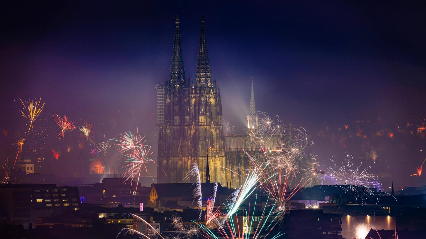 Feuerwerk an Silvester 2019/2020 in Köln (Archivbild): Solche Bilder wird es dieses Jahr aus der Rheinmetropole wohl nicht geben.