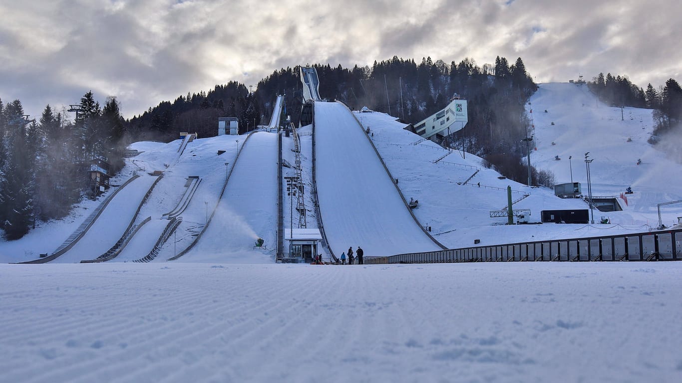 Garmisch-Partenkirchen: Im russischen Skisprungteam gab es den nächsten Corona-Fall.