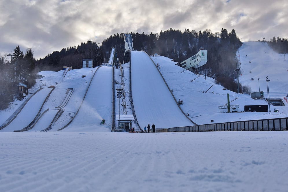 Garmisch-Partenkirchen: Im russischen Skisprungteam gab es den nächsten Corona-Fall.