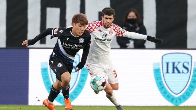 Der FSV Mainz 05 verleiht Aarón Martín (r) bis zum Saisonende an den spanischen Erstligisten Celta Vigo. Der FSV Mainz 05 verleiht Aarón Martín (r) bis zum Saisonende an den spanischen Erstligisten Celta Vigo.