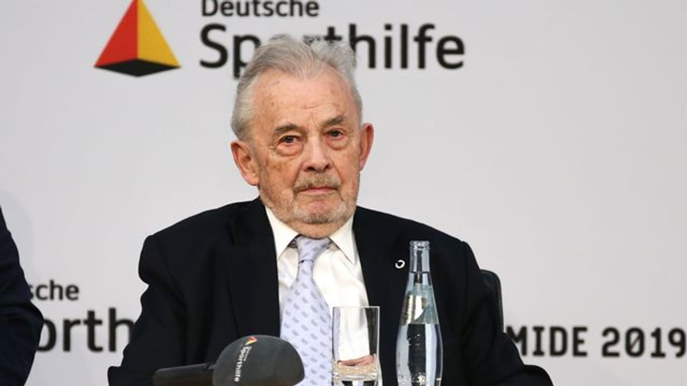 Der frühere Sport-Funktionär Walther Tröger ist im Alter von 91 Jahren gestorben.