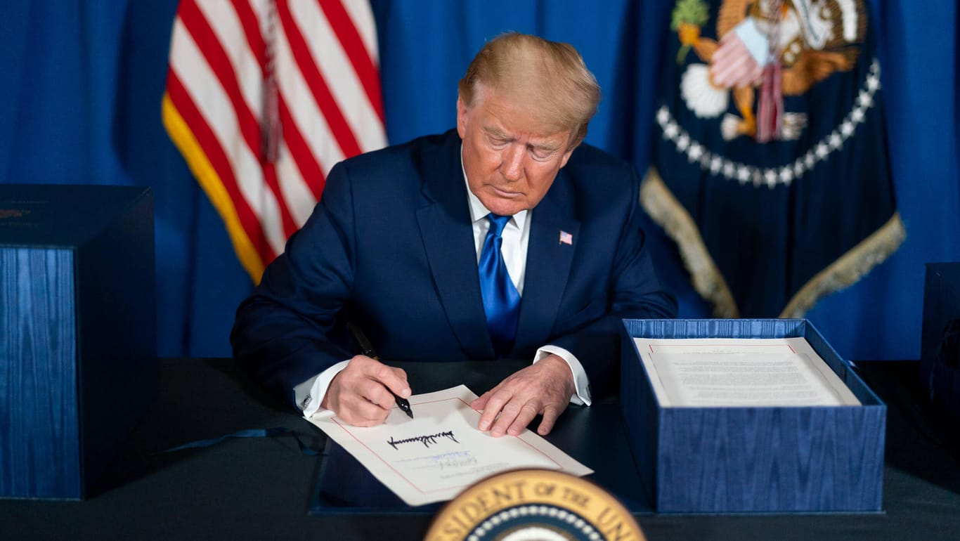 Donald Trump: Der abgewählte Präsident hat die verschärften Bestimmungen zur Einwanderung bis Ende März verlängert.