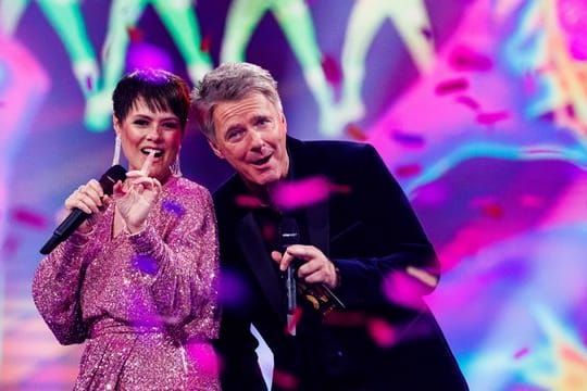 Die Moderatoren Francine Jordi (l) und Jörg Pilawa (r) führten durch die Show.