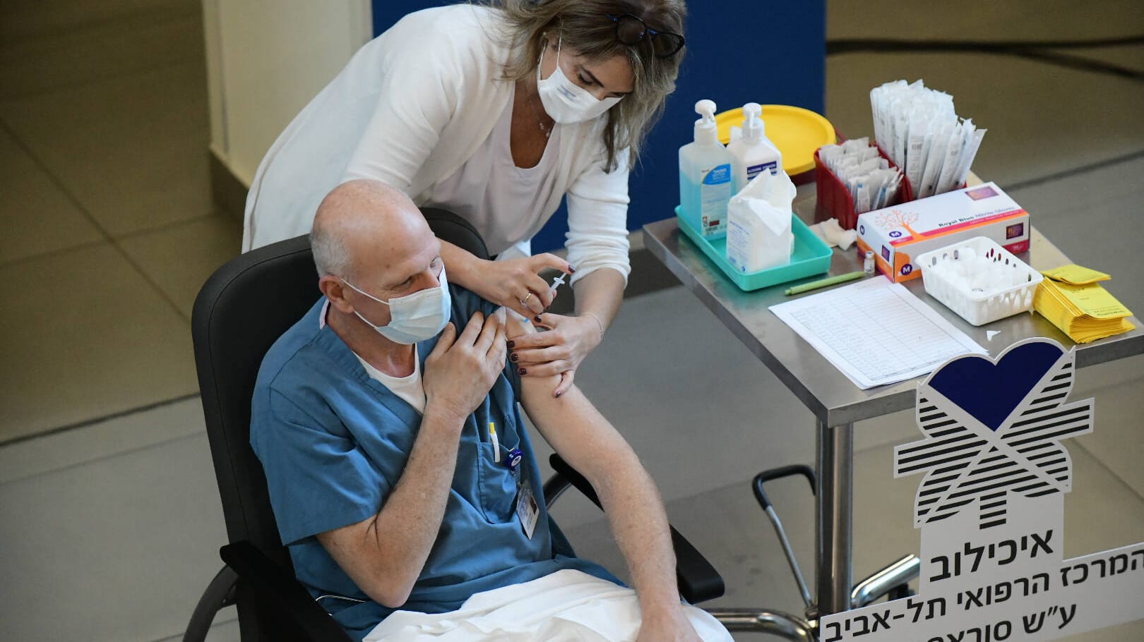 Impfzentrum in Tel Aviv: Zehn Prozent der Bevölkerung hat die Impfung gegen das Coronavirus schon erhalten.