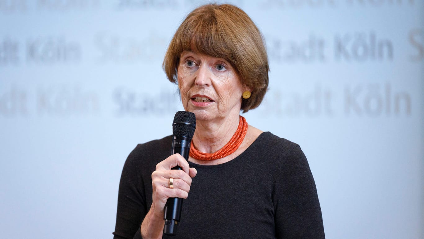 Henriette Reker (Archivbild): Kölns Oberbürgermeisterin wurde in die Uniklinik eingeliefert.