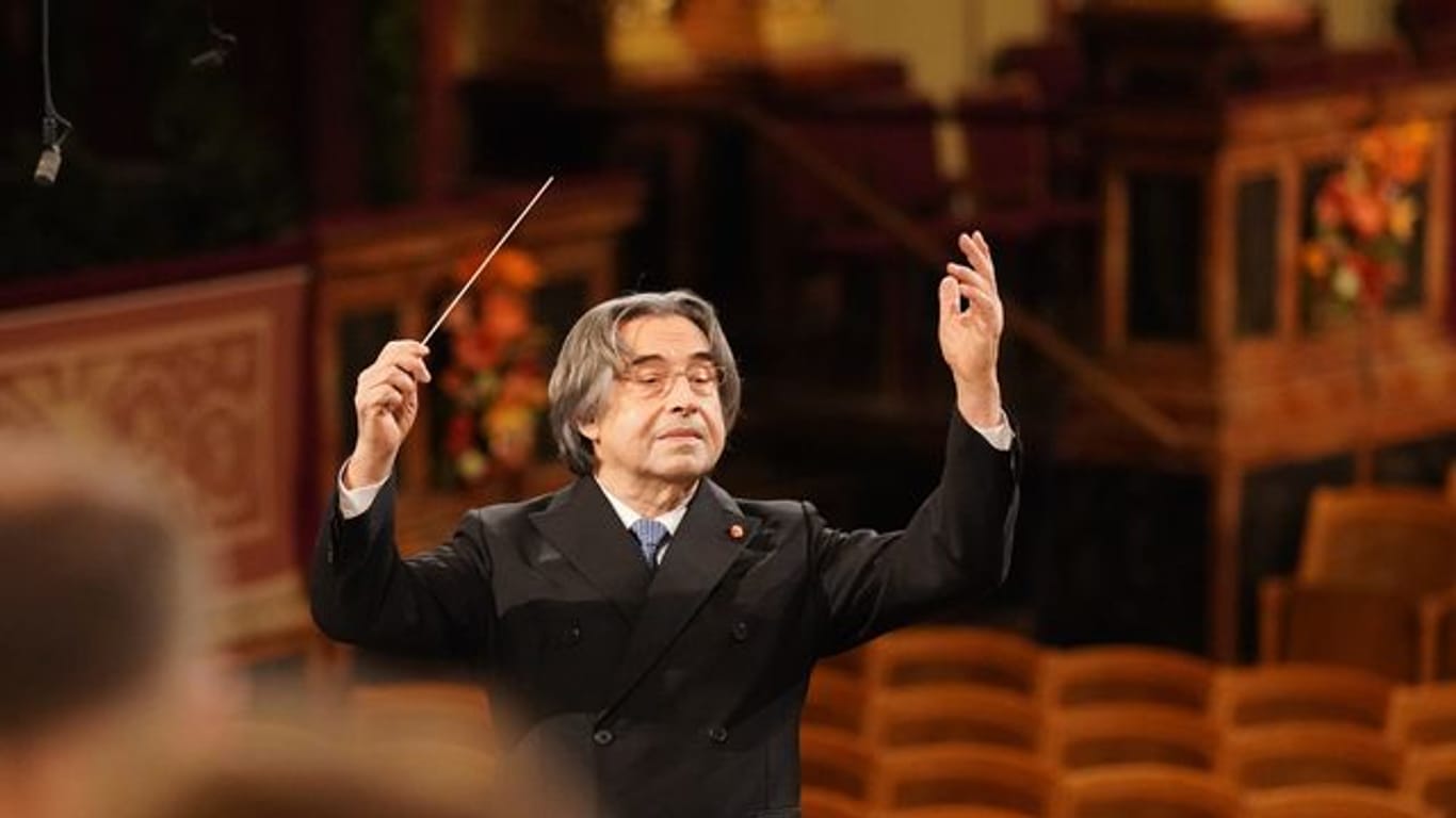 Riccardo Muti dirigierte die Wiener Philharmoniker vor leeren Rängen.