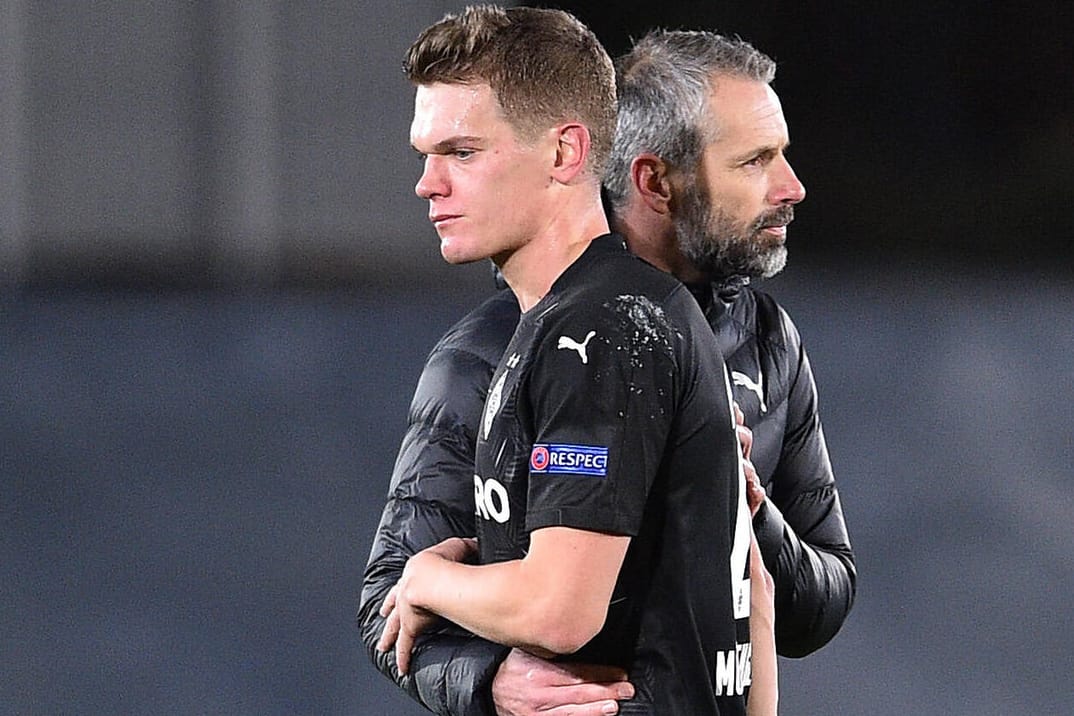 Ginter (l.) und Rose: Der Verteidiger glaubt nicht an einen Wechsel des Gladbach-Trainers zum BVB.