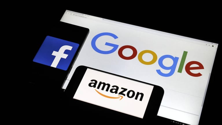 Internet-Riesen wie Facebook Amazon und Google sollen in Zukunft zum Zahlen von Steuern gezwungen werden – fordert die CSU.