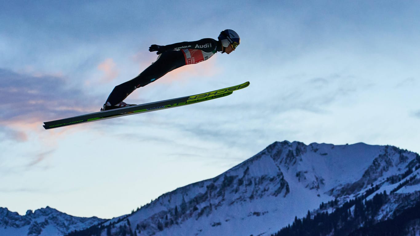 Andreas Wellinger: Der Skispringer will sich nach einer Knie-OP zurück an die Spitze kämpfen.