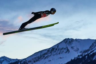Andreas Wellinger: Der Skispringer will sich nach einer Knie-OP zurück an die Spitze kämpfen.