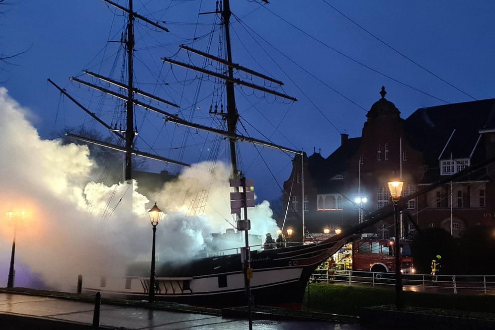 Brand auf Museumsschiff