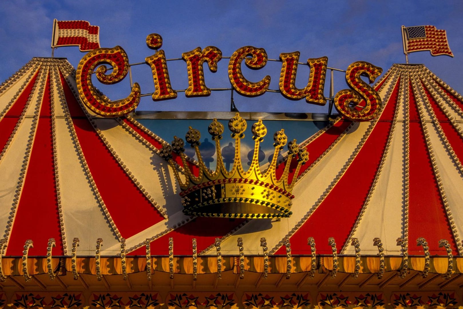 Circus Krone: Der Traditions-Zirkus hat Nachwuchs bekommen.