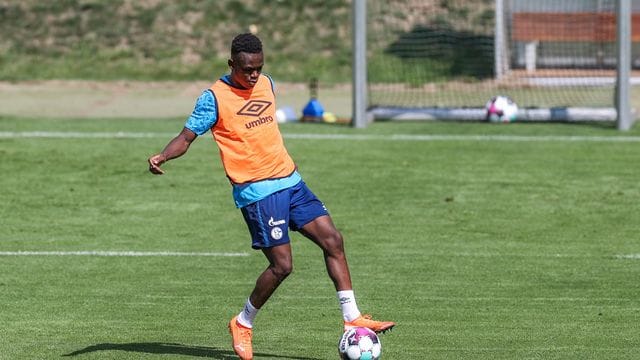 Rabbi Matondo verlässt den FC Schalke 04 auf Leihbasis.