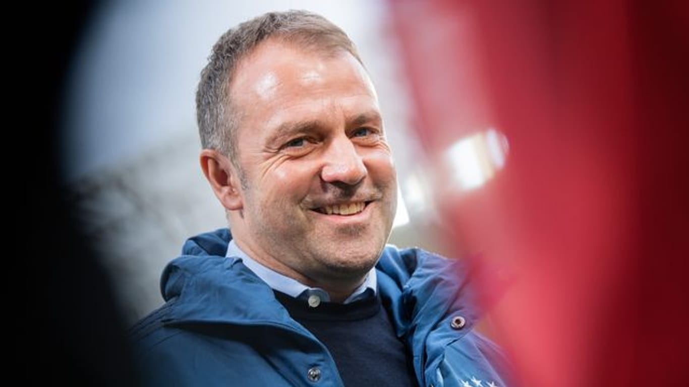 Trainer Hans-Dieter Flick freut sich auf den Jahresauftakt des FC Bayern.