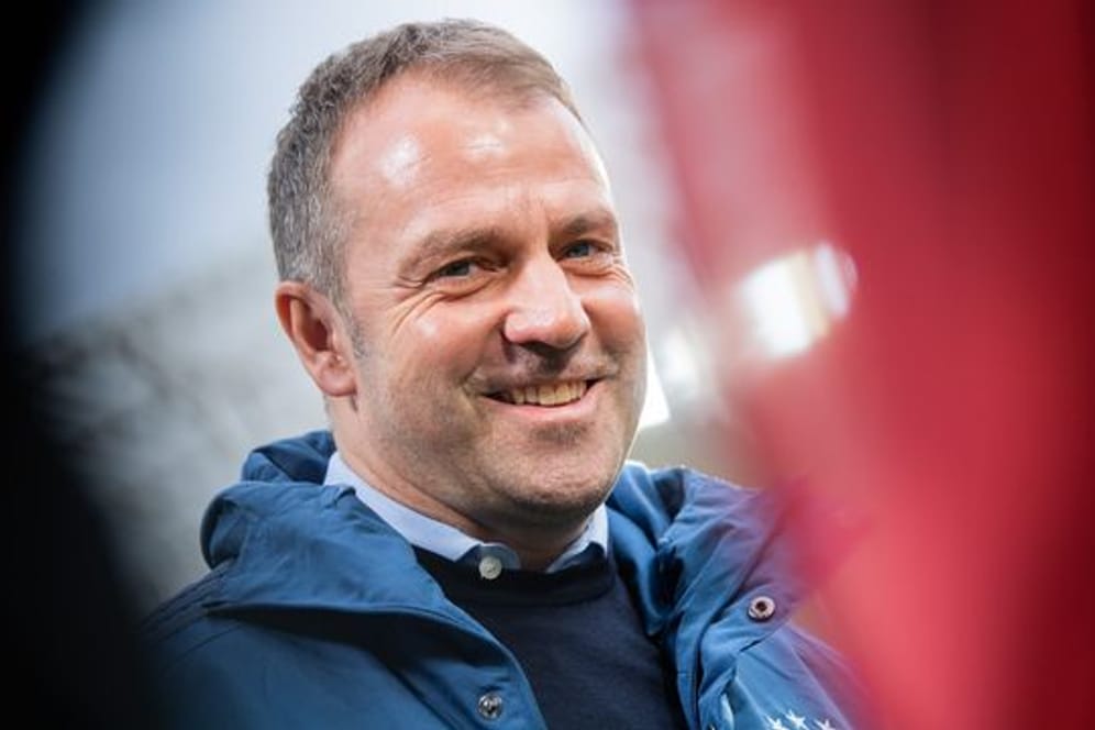 Trainer Hans-Dieter Flick freut sich auf den Jahresauftakt des FC Bayern.