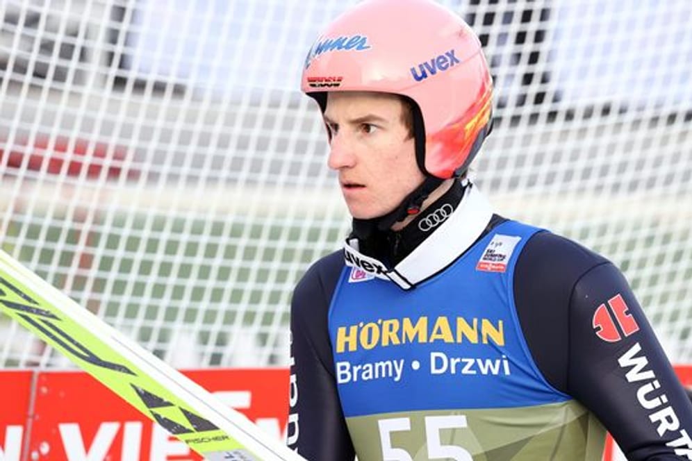Karl Geiger wurde in der Qualifikation in Innsbruck Siebter.