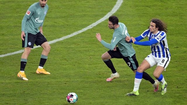 Schalkes Mark Uth (M) fordert nach der Niederlage in Berlin Verstärkungen. Schalkes Mark Uth (M) fordert nach der Niederlage in Berlin Verstärkungen.