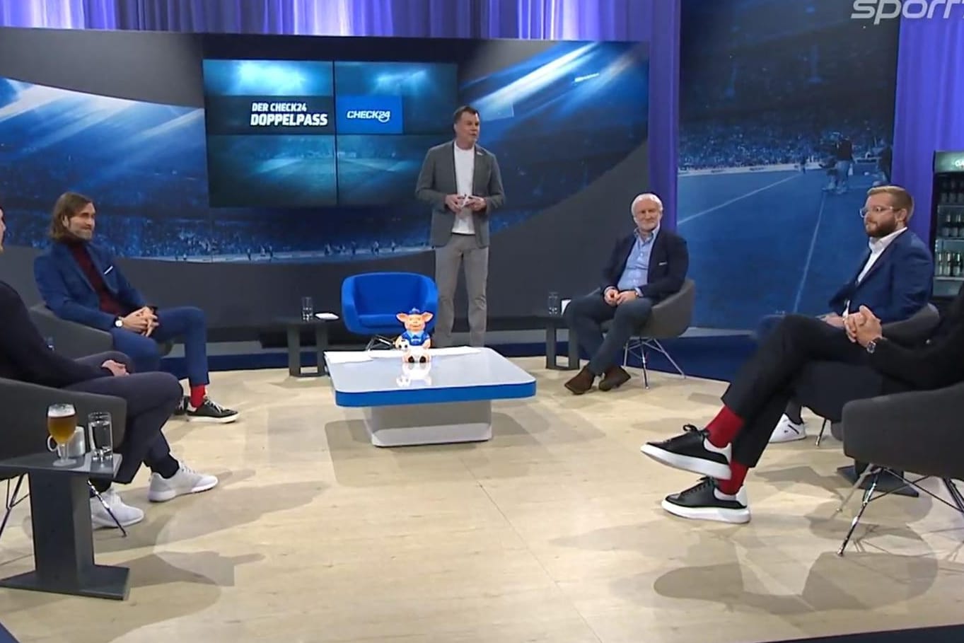Sport1-"Doppelpass": In der Kultsendung diskutierten Stefan Effenberg, Mounir Zitouni, Thomas Helmer, Rudi Völler, Florian Wichert und Sandro Wagner (v. l.) unter anderem über Schalke 04.