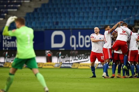 Der Hamburger SV hat mit dem Sieg gegen Regensburg die Tabellenführung übernommen.