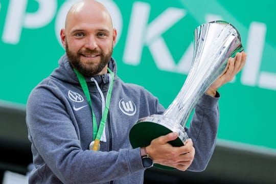 Trainer Stephan Lerch und seine Wolfsburgerinnen wollen den Titel im Pokal verteidigen.