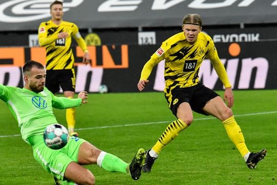 BVB-Stürmer Erling Haaland (r) kam gegen Wolfsburg wieder zum Einsatz.