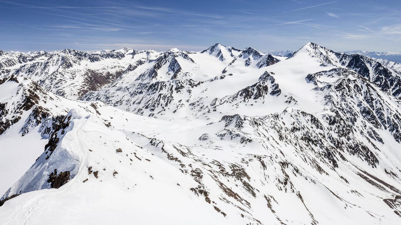 Der Schnalstaler Gletscher: Zwei Skifahrer sind bei einem Lawinenunglück ums Leben gekommen. (Archivbild)