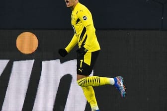 Dortmunds Jadon Sancho bejubelt sein Tor zum 2:0.