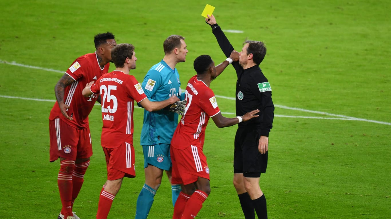 Im Spiel gegen Mainz 05: Bayern-Star Boateng sieht die Gelbe Karte.