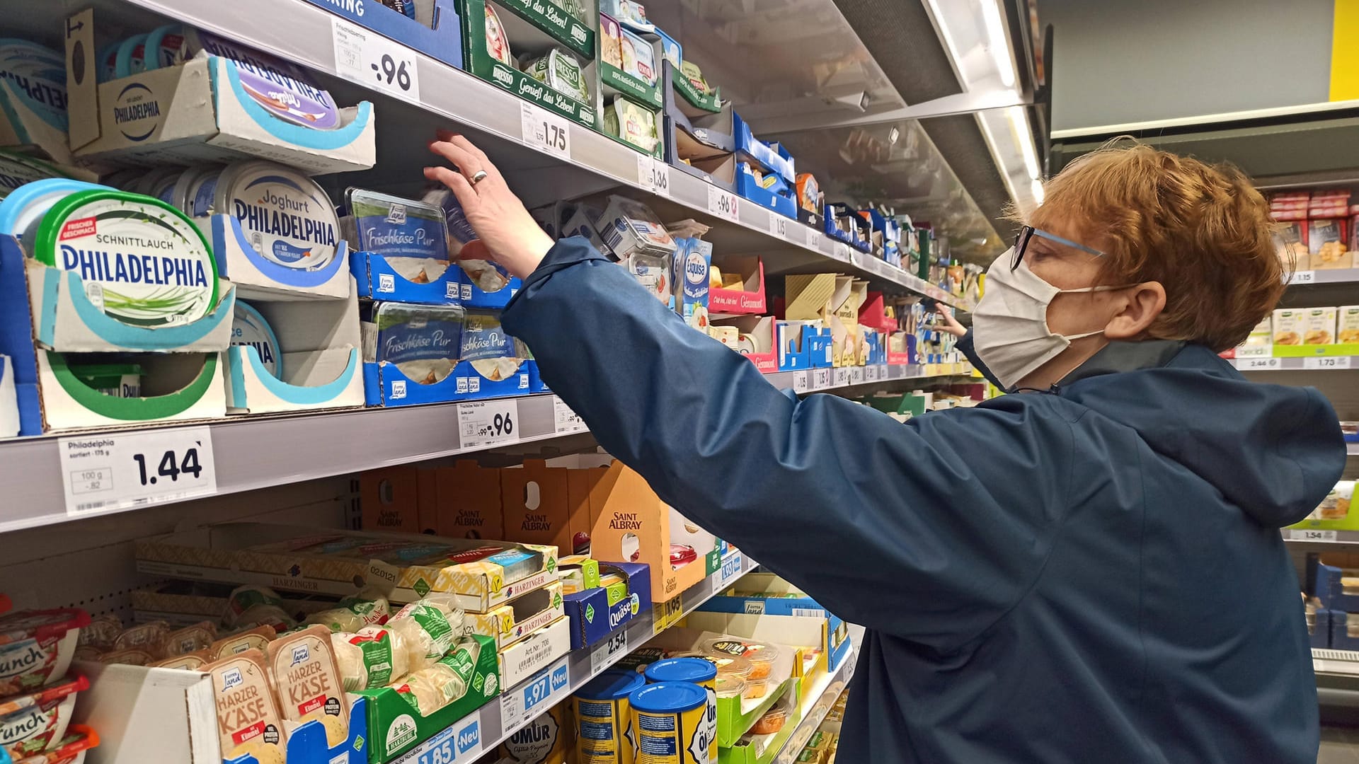 Einkauf in einem Supermarkt (Symbolbild): Seit Januar gelten wieder die alten Sätze bei der Mehrwertsteuer.