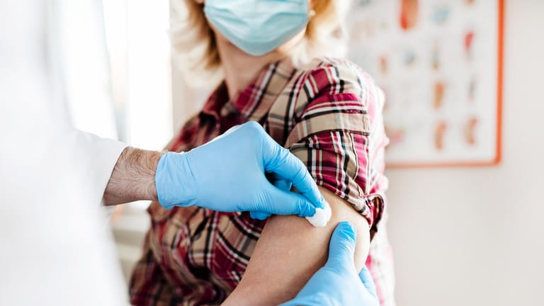 Grippeimpfung: Einer Studie zufolge könnte sie auch vor Covid-19 schützen.