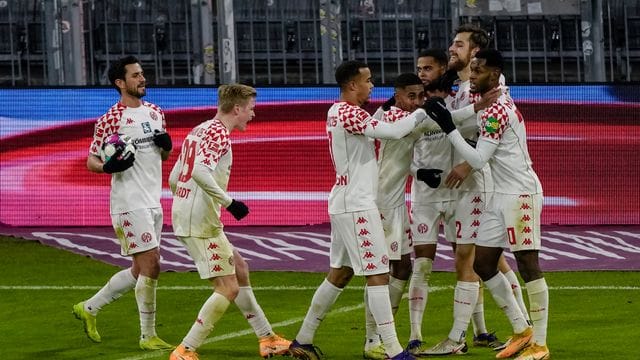 Die Spieler des FSV Mainz 05 zeigten beim FC Bayern einen couragierten Auftritt. Die Spieler des FSV Mainz 05 zeigten beim FC Bayern einen couragierten Auftritt.
