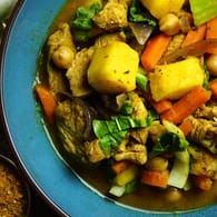 Hülsenfrüchte: Damit Kichererbsen im Curry gut durch sind, salzt man sie am besten erst spät.