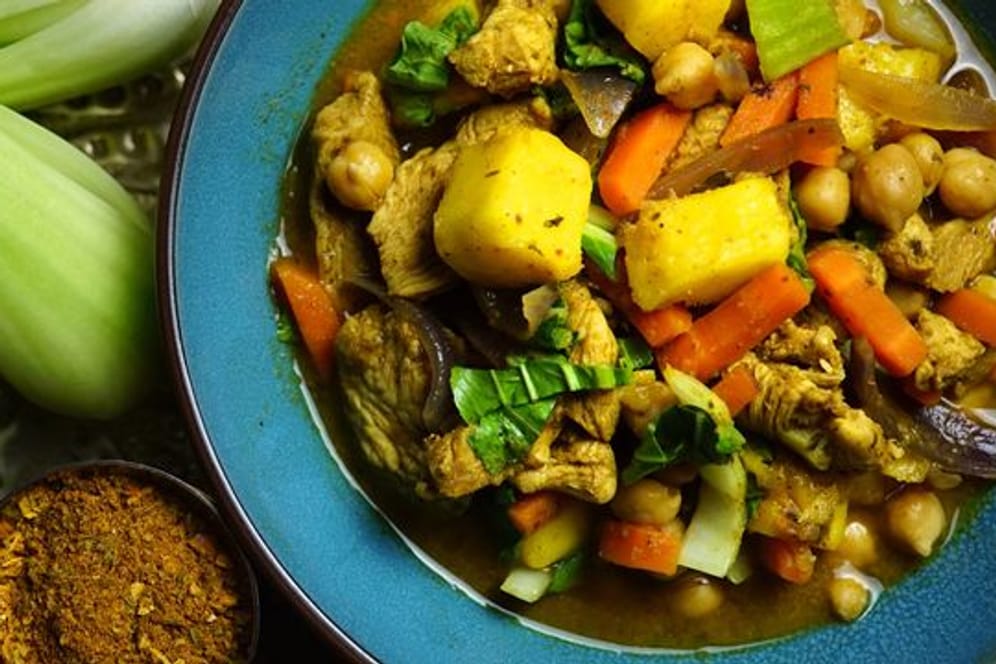 Hülsenfrüchte: Damit Kichererbsen im Curry gut durch sind, salzt man sie am besten erst spät.