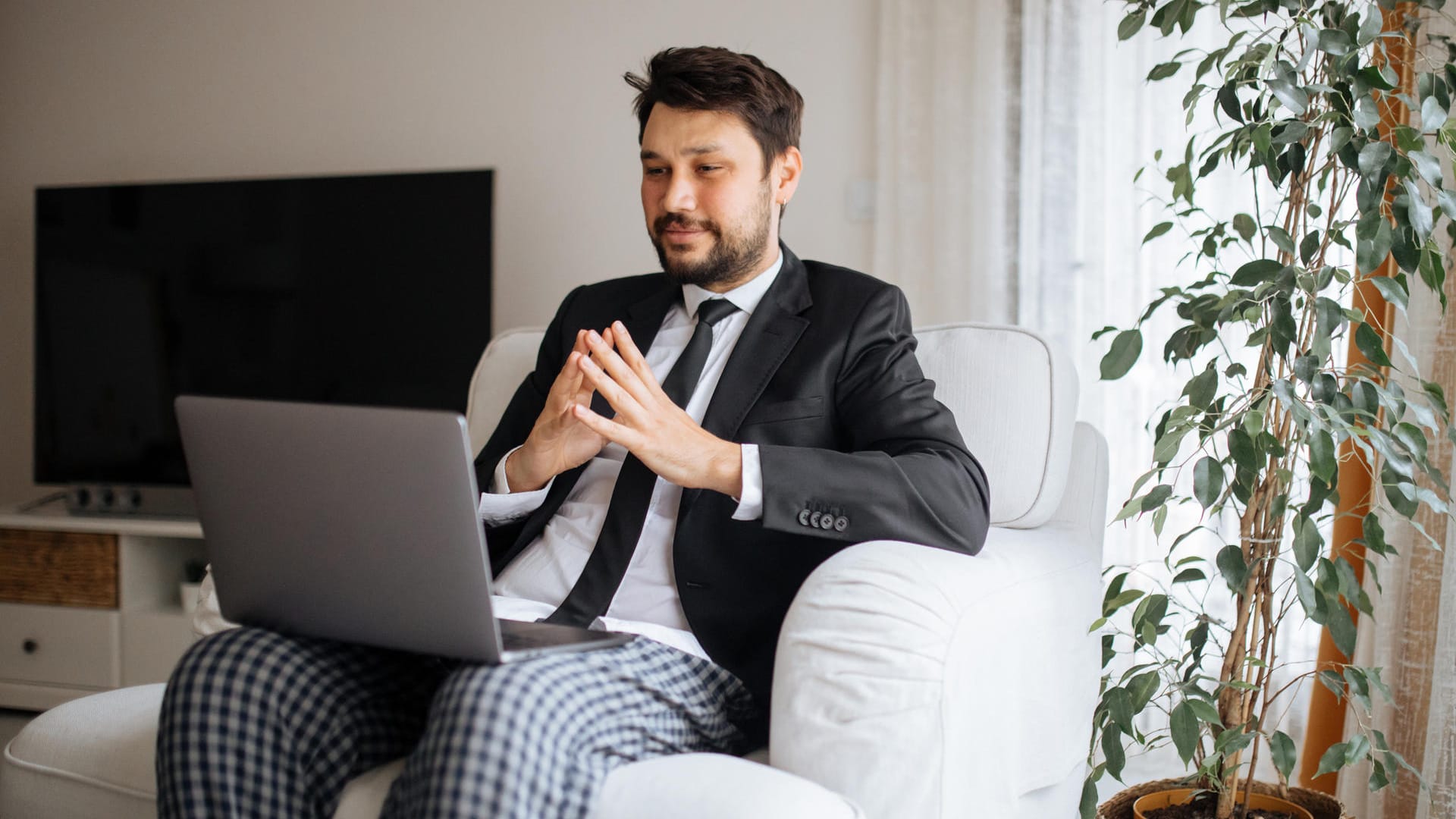 Homeoffice: Gerade an Tagen, an denen man sich nicht gut fühlt, sollte man Kleidung wählen, die einem Selbstbewusstsein gibt.