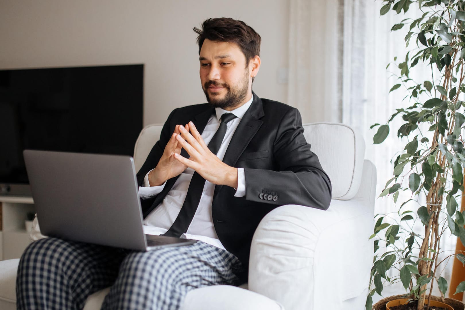 Homeoffice: Gerade an Tagen, an denen man sich nicht gut fühlt, sollte man Kleidung wählen, die einem Selbstbewusstsein gibt.