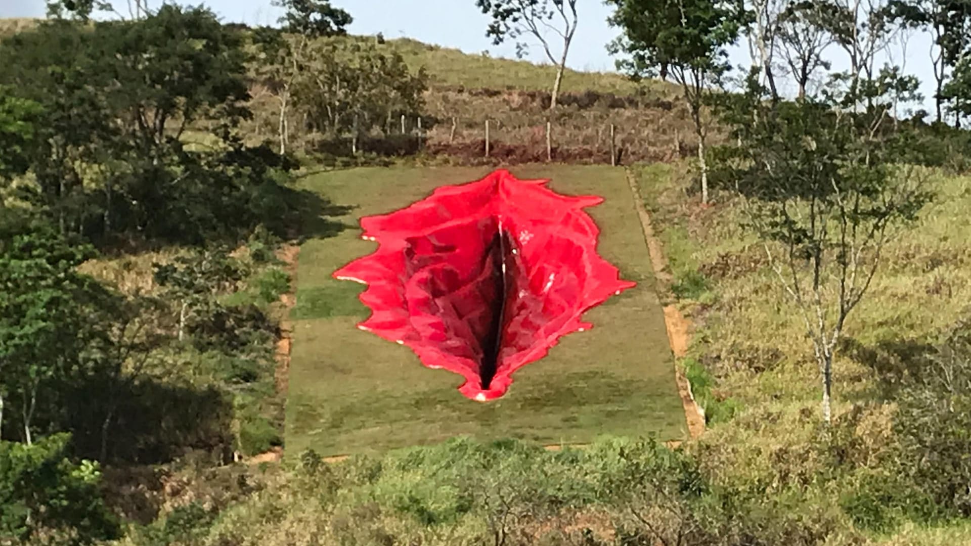 Die Skulptur von Juliana Notari: Die "Diva" ist 33 Meter hoch, 16 Meter breit und sechs Meter tief.