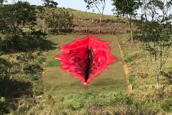 Die Skulptur von Juliana Notari: Die "Diva" ist 33 Meter hoch, 16 Meter breit und sechs Meter tief.