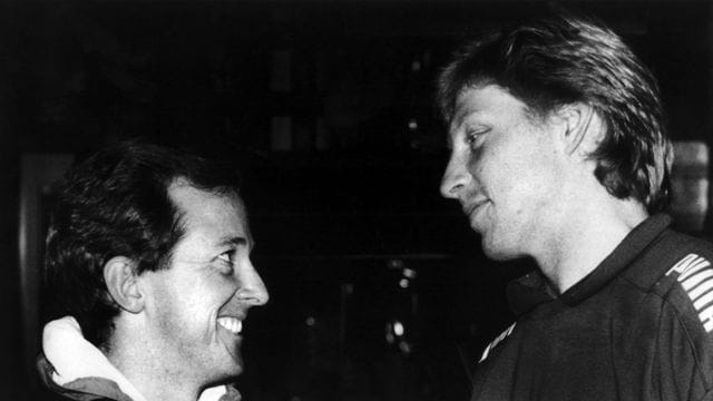 Bob Brett (l), damaliger Tennistrainer, und Boris Becker, bei einer Pressekonferenz. Bob Brett (l), damaliger Tennistrainer, und Boris Becker, bei einer Pressekonferenz.