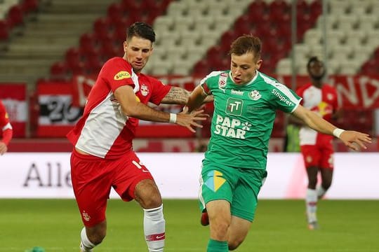 Dominik Szoboszlai (l) in Aktion.