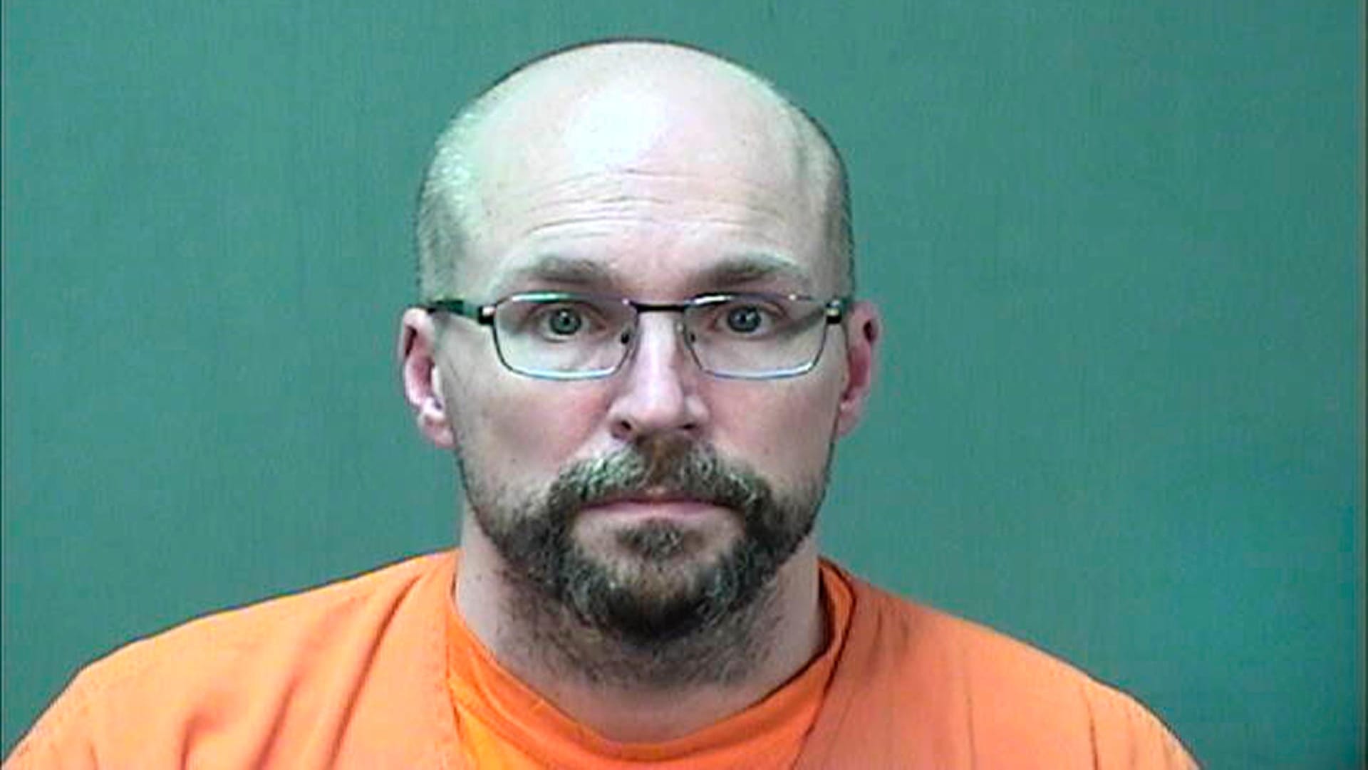 Der Apotheker aus dem Bundesstaat Wisconsin: Steven Brandenburg nahm den Impfstoff absichtlich aus der Kühlung, um ihn so unwirksam zu machen. Der Apotheker aus dem Bundesstaat Wisconsin: Steven Brandenburg nahm den Impfstoff absichtlich aus der Kühlung, um ihn so unwirksam zu machen.
