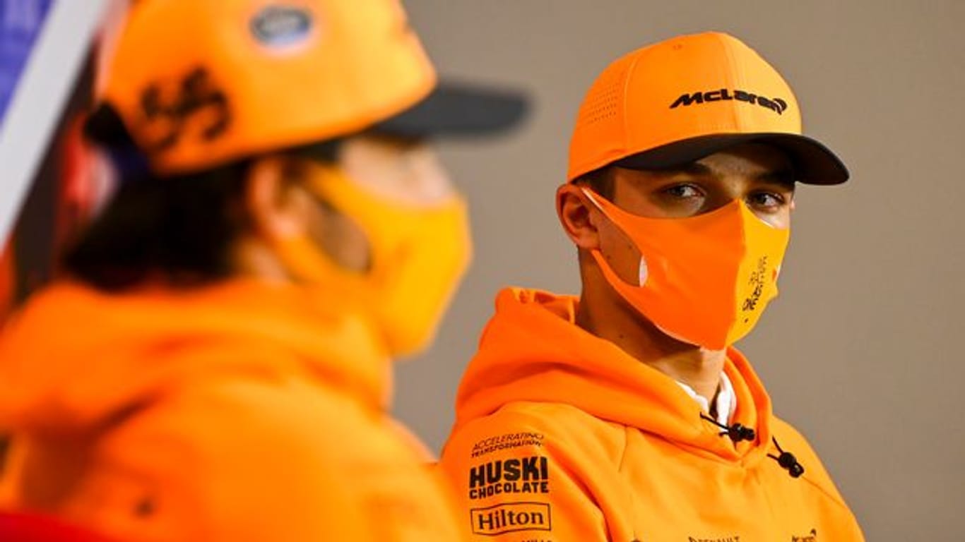 Wurde positiv auf das Coronavirus getestet: McLaren-Pilot Lando Norris (r).