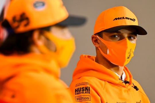 Wurde positiv auf das Coronavirus getestet: McLaren-Pilot Lando Norris (r).