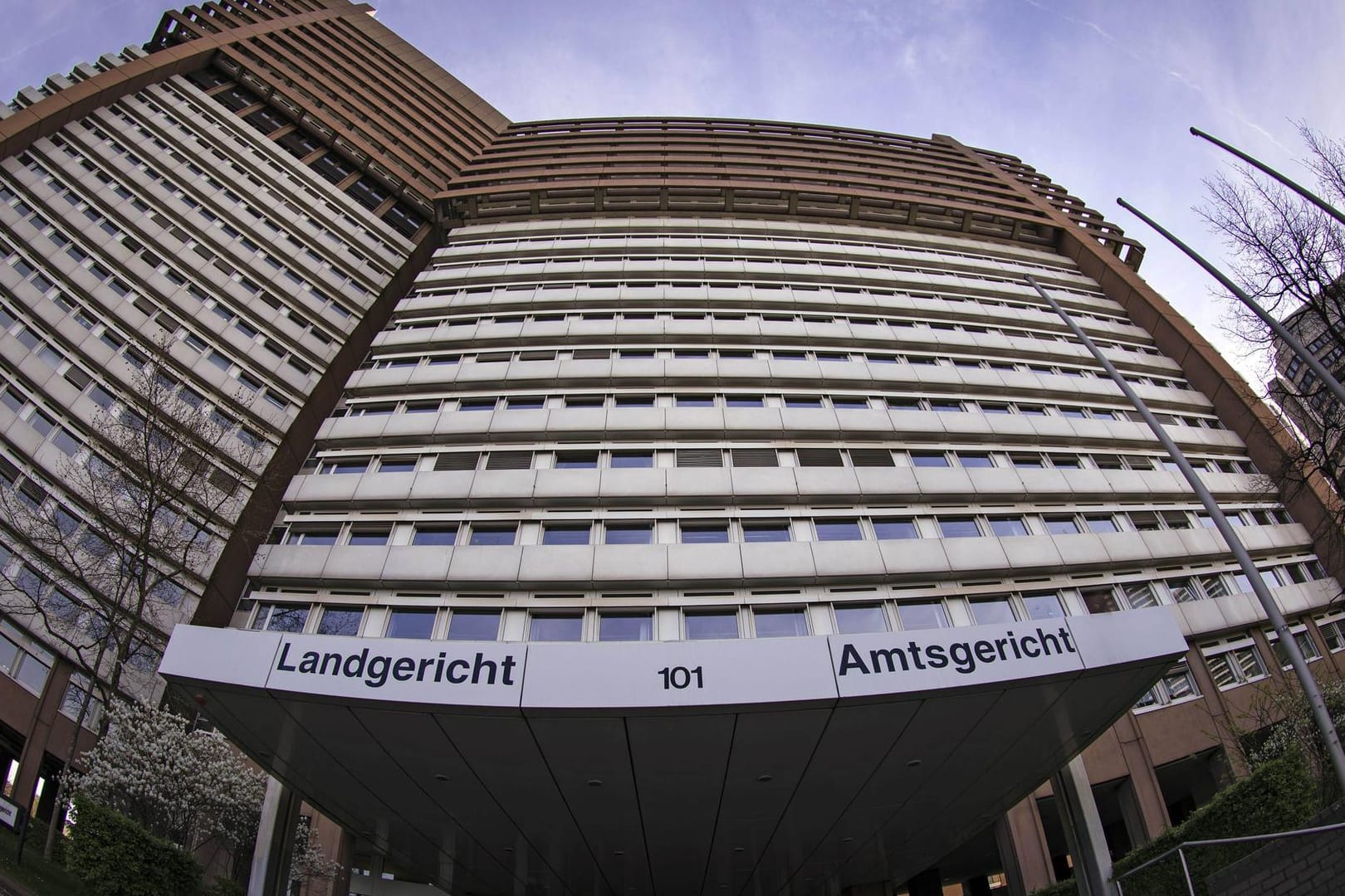 Das Landgericht Köln (Archivbild): Die Öffentlichkeit war beim Prozess um schweren Kindesmissbrauch teils ausgeschlossen.